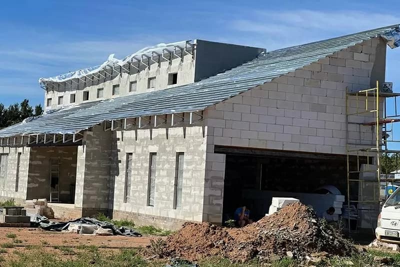 House — van Heerden